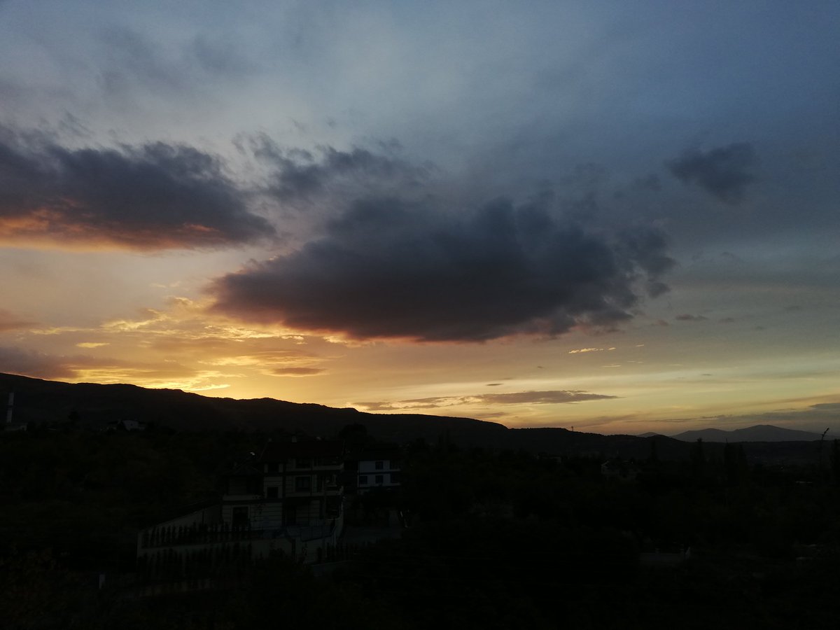 #picemiyeti dost bildik anılarım çağırmasın..
Bir umuttu yaşatan insanı...