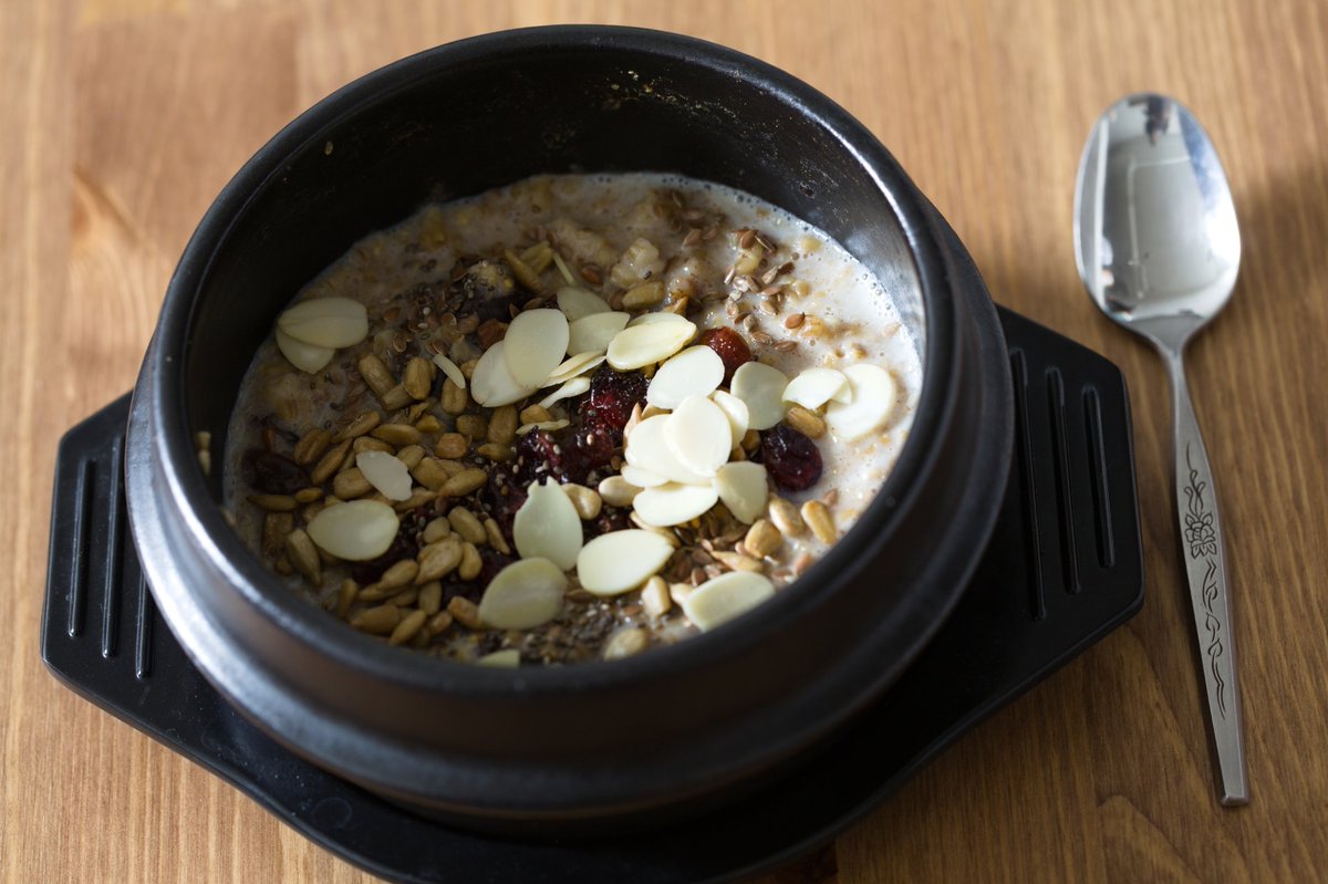 #ata61, show us pictures of your <a href="/atanet/">American Translators Association</a> conference oatmeal tomorrow or Saturday! Use #CaitilinsBrekkies <a href="/caitilinwalsh/">Caitilin Walsh</a>