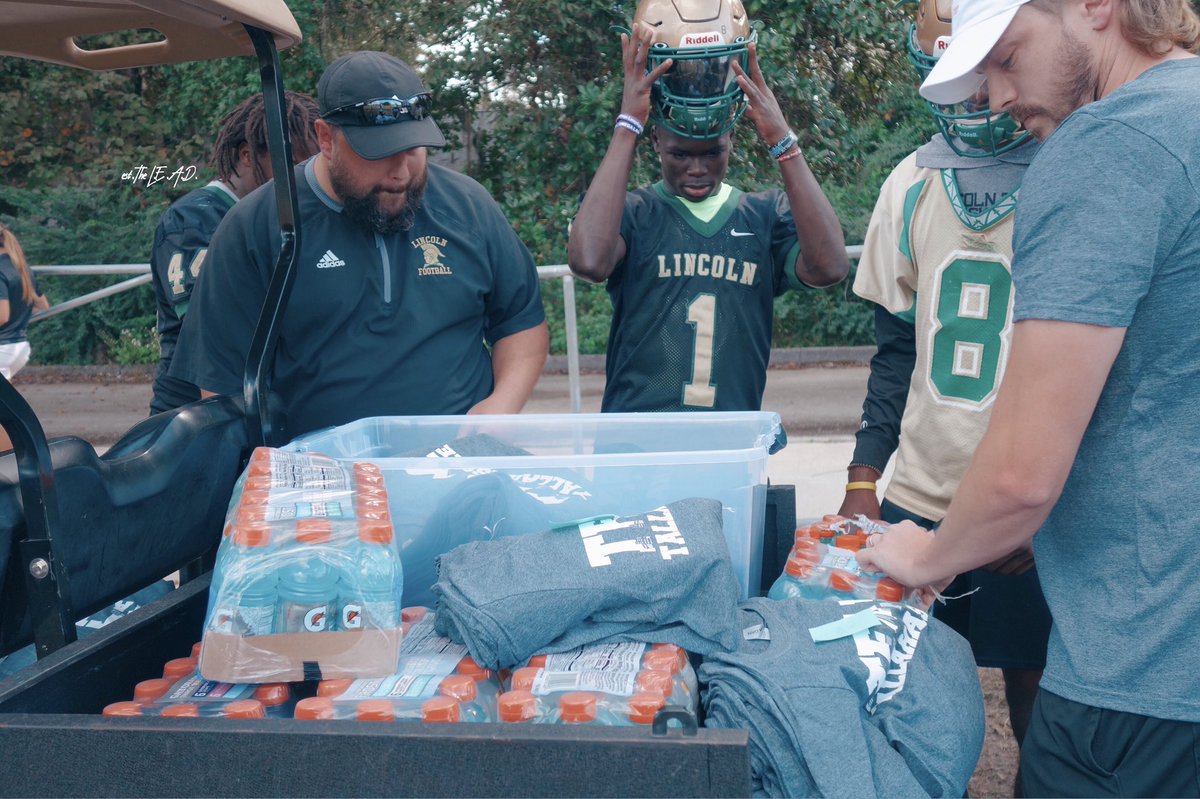Linc_TrojansFB's tweet photo. Thank you @CCChurch for stopping by practice today! Your words of encouragement and generosity was greatly appreciated. https://t.co/ShCncxu55X