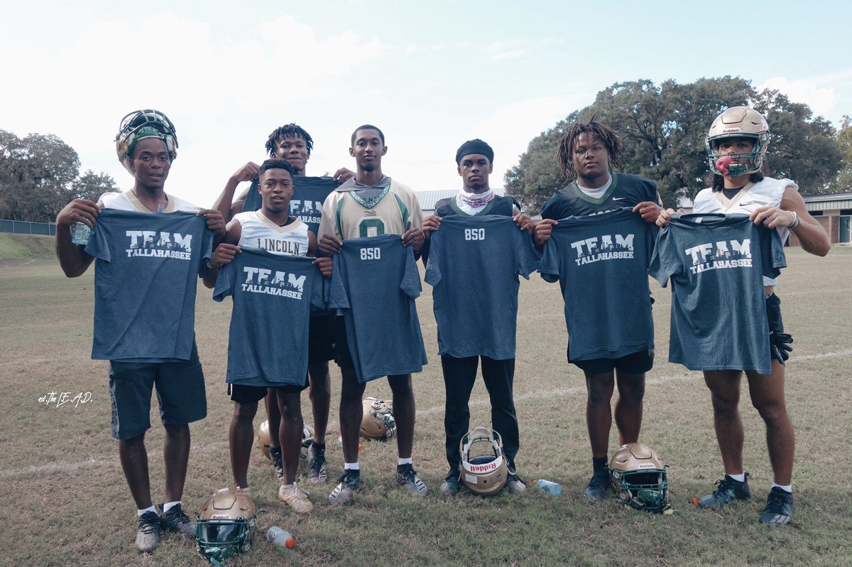 Linc_TrojansFB's tweet photo. Thank you @CCChurch for stopping by practice today! Your words of encouragement and generosity was greatly appreciated. https://t.co/ShCncxu55X