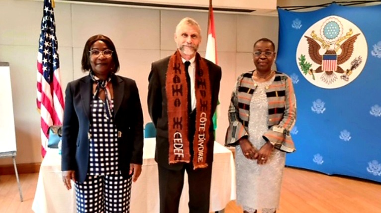 La Côte d’Ivoire soutient la candidature de Mme Yoli-Bi Koné Klintio Marguerite, défenseure des #droits humains au poste d’Expert au sein du #CEDEF. Le 13-10-2020, je l'ai accompagné à une audience avec l’Ambassadeur des USA, S. E. M. Richard K. BELL. #sedhci  #USEmbassyAbidjan