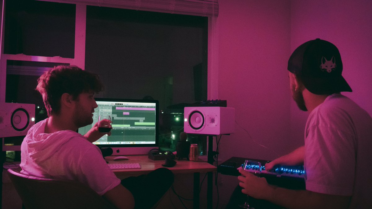 oopsitsandres's tweet photo. Nothing I love more than making good music with good people :) @JSTFRNDSMUSIC https://t.co/oTWICHuUc1