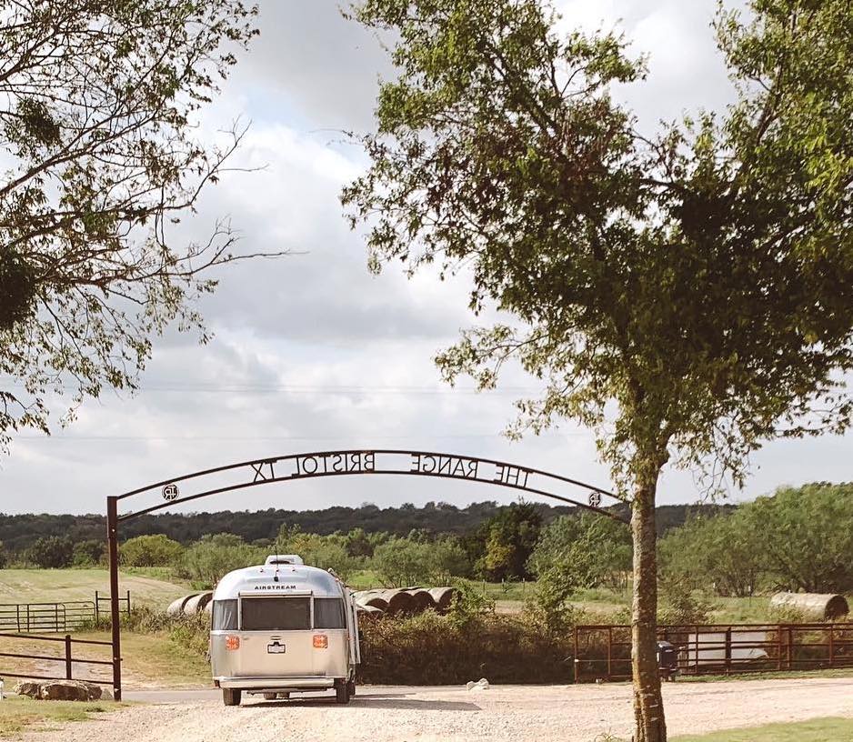 therangeresort's tweet photo. Goodbyes are hard. We love having you here at The Range & can't wait for you to return!
#Airstreamlife #Heygoodlookin #Glamping #TheRangeResort #TexasToDo https://t.co/5xxJyDjaCQ
