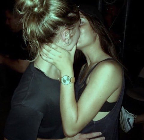 lesbixn tweet media