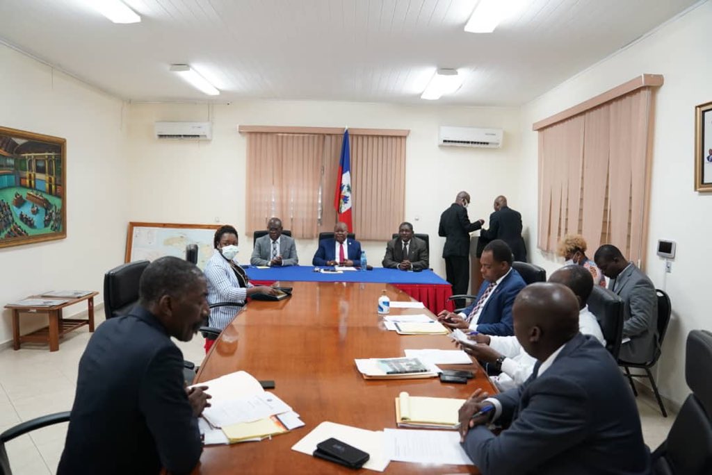 JoutheJoseph's tweet photo. J'ai une importante réunion avec les membres du Conseil Supérieur du Pouvoir Judiciaire autour de certains besoins urgents du CSPJ. J'en profite pour renouveler le vœu de l'Exécutif qu'il y ait une véritable harmonisation entre les 3 trois pouvoirs pour servir la population https://t.co/myTAm2rgqG