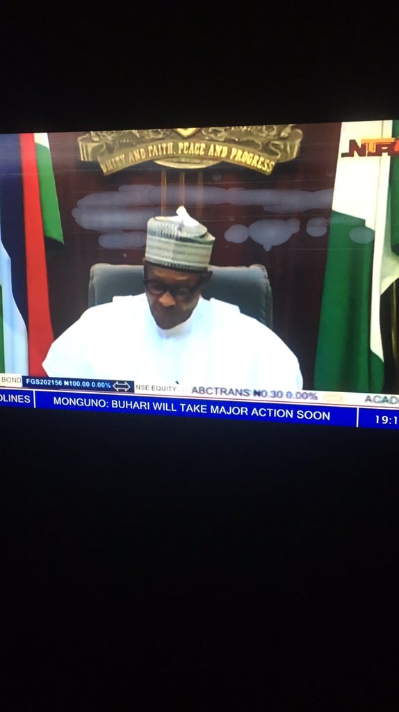 shina_pela's tweet photo. I no hear 👂🏻 wetin bubu talk 🤧🤧.. I need translator 💮😪#endSWATS #OESYMsonuclarHATALI #wickedness #EndSARS https://t.co/nxgL60gsjE