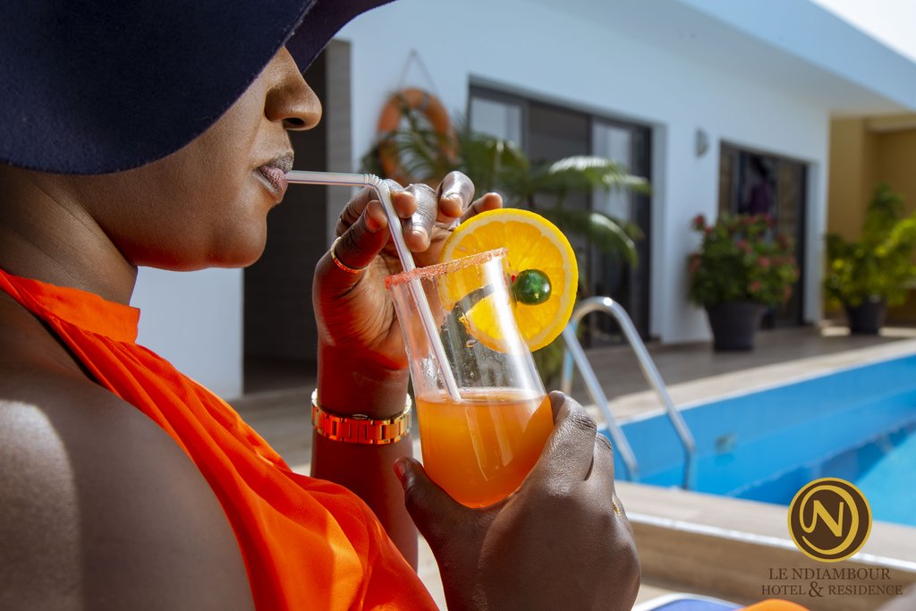 Il fait chaud non ? 🥵
Un bon cocktail bien frais autour de la piscine, avec une vue panoramique sur la ville de Dakar, ça vous tente ? 😏

🏙 Le Ndiambour Hôtel &amp; Résidence
📍 121, Rue Carnot, Dakar-Sénégal
📞 +221338894289