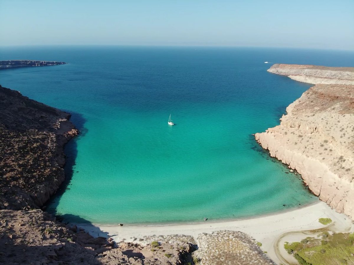 sunpoweredyacht's tweet photo. There sure are some stunning anchorages on Isla Espirito Santo ๐ฒ๐ฝ Interesting its still shallow far from the beach, we're anchored in about 12ft! @DYCharter #sailing #yourDYC #DreamYacht #LaPaz #Mexico #boatsteady #sunpoweredyachts https://t.co/ts7D7Oj8PT