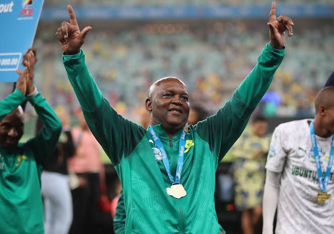 THE KING, THE RECORD BREAKER!!!
2019/20 Absa Premiership Coach of the Season goes to history maker former @Masandawana mentor Pitso Mosimane.
#PSLAwards20 https://t.co/P87b20036y