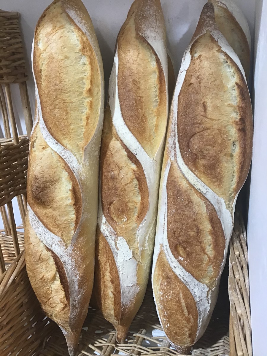 une merveilleuse histoire de boulanger. allo frederic bonjour je suis un confrère de la region lyonnaise. Je viens de gagner 500 kg de farine J’aimerais vendre ce pain pour faire don de la recette aux sinistrés de la tempête.pouvez vous m’aider dans le demarche. #boulangerducoeur