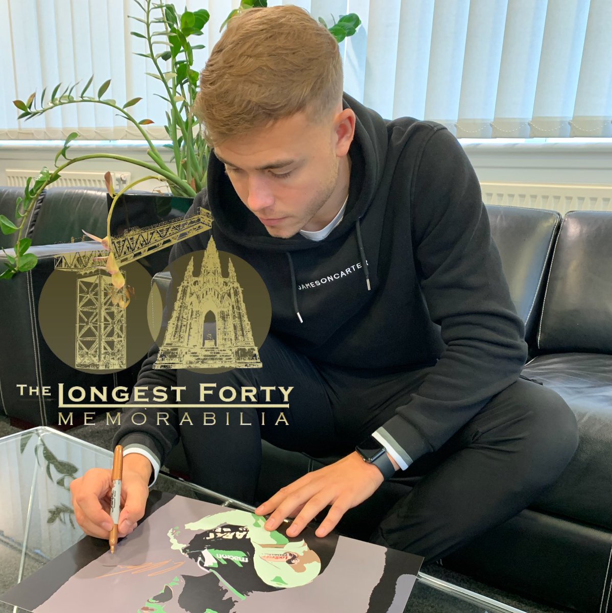 π³π¬| @HibernianFC fans...
... look who we met today π
π πππΌπ ππππππππ
βπ» Hand signed A3 Artwork Prints
β οΈ ON SALE NOW
π₯ ORDER: https://t.co/cAweKZ1hhs
ππβπΎπΌππ | ππΈπππβπΎ | ππΌππβππΌπ
#Hibs #Hibernian #RyanPorteous #Longest40 #L40MEM https://t.co/917xztpyYe