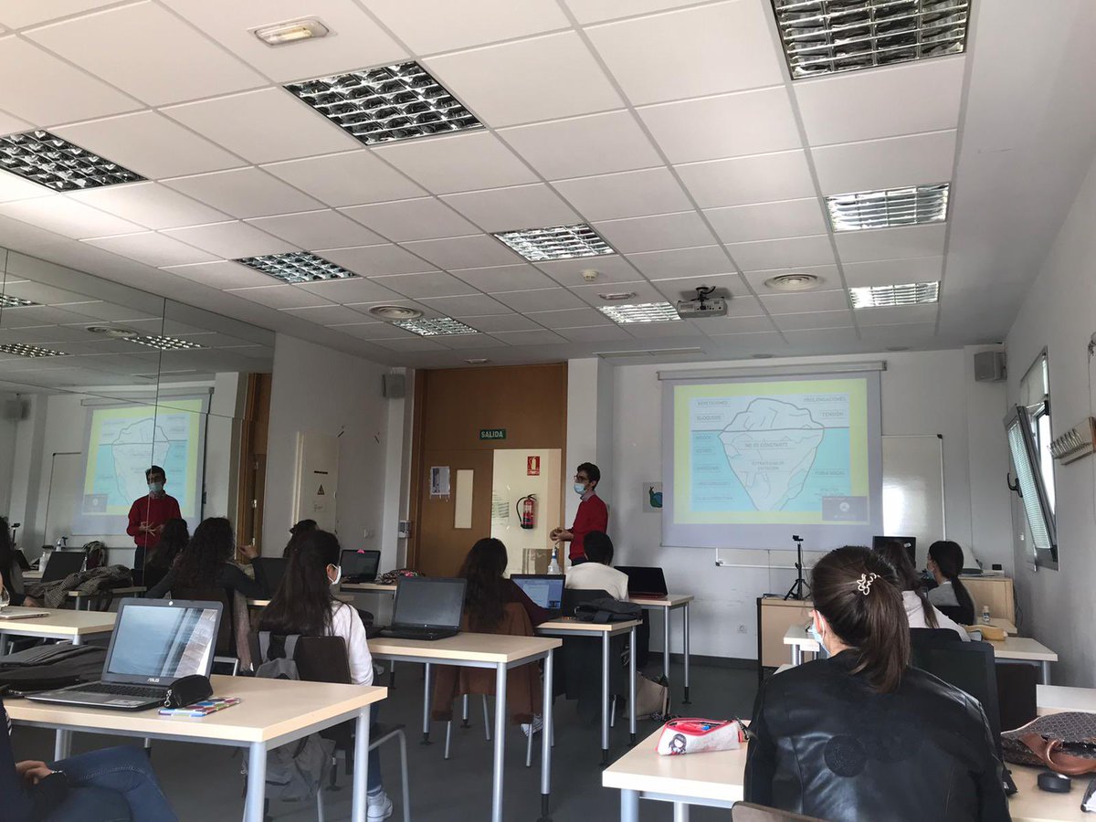 alejandrorg98_'s tweet photo. ✅ 22 de octubre, Día Internacional de la Tartamudez.
Hoy, he estado con las alumnas de 3º de Logopedia de la @FacSalud_UCLM de la @uclm_es
¡Muchas gracias por vuestra atención e interés!. 😍🤗👏🏻
#GRACIAS a la profesora @estiter por todo 😊🙏🏻 https://t.co/yOroKJJvaW