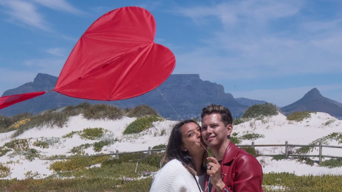 CTKiteFest's tweet photo. Congrats to newly-weds @jarrad_ricketts &amp; Kim-Lee who are putting their hearts into helping @CMH_NGO. Jarrad, @DalinOliver &amp; @ManilaVonTeez are hosting the #HopeOnTheRise Virtual Showcase on Sat 24 Oct. Get your ticket today &amp; spread the love 💕 https://t.co/kviXyYo533 https://t.co/G4yDxK3tPN