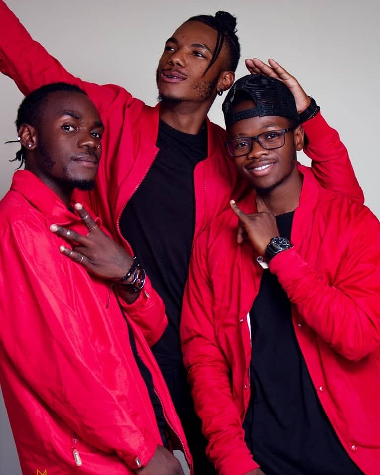 SuperGeeksDance's tweet photo. Create your own happiness..drip💦💦

#trend #trending #trends #brothers #happiness #joy #dancers #dance #byomodels #menwithfashion #goodfortweeter #bestfriends #family #supergeeks #geektwinz #geeksauce https://t.co/k1c1yQ9Kvo