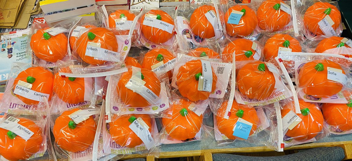 I’ve run out of pumpkins 😩 40 students/staff have registered for the 2nd annual Literary Pumpkin Decorating Contest! Love the enthusiasm! Lots of pumpkin pick-ups today! #mortonpride