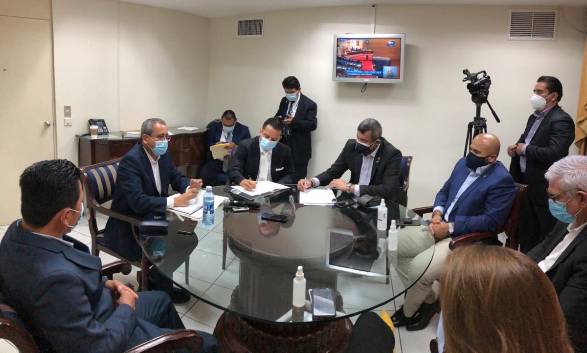 emilio_coreaES's tweet photo. En comisión especial de @AsambleaSV, que investiga el acoso a periodistas, recibimos a director ejecutivo de @CONABSV, Douglas Castellanos.

Ha manifestado que por resolución del juzgado de extinción de dominio, CONAB, “debe respetar la línea editorial” de medios que administra. https://t.co/iAiCnTBVP8