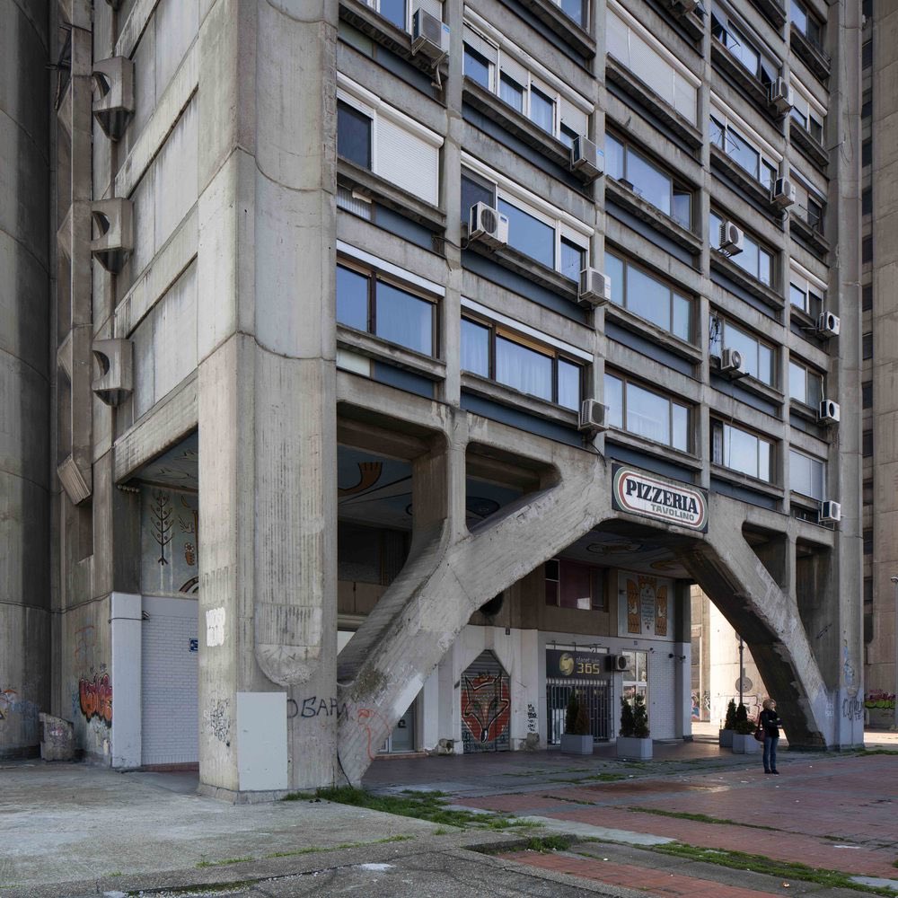 “The grit and glory of New Belgrade’s communist architecture”
Warsaw-based architectural photographer Piotr Bednarski fell in love with Novi Beograd, a planned city built in 1948.
#photography #Serbia #urbanheritage #architecture #Belgrade 
calvertjournal.com/features/show/…