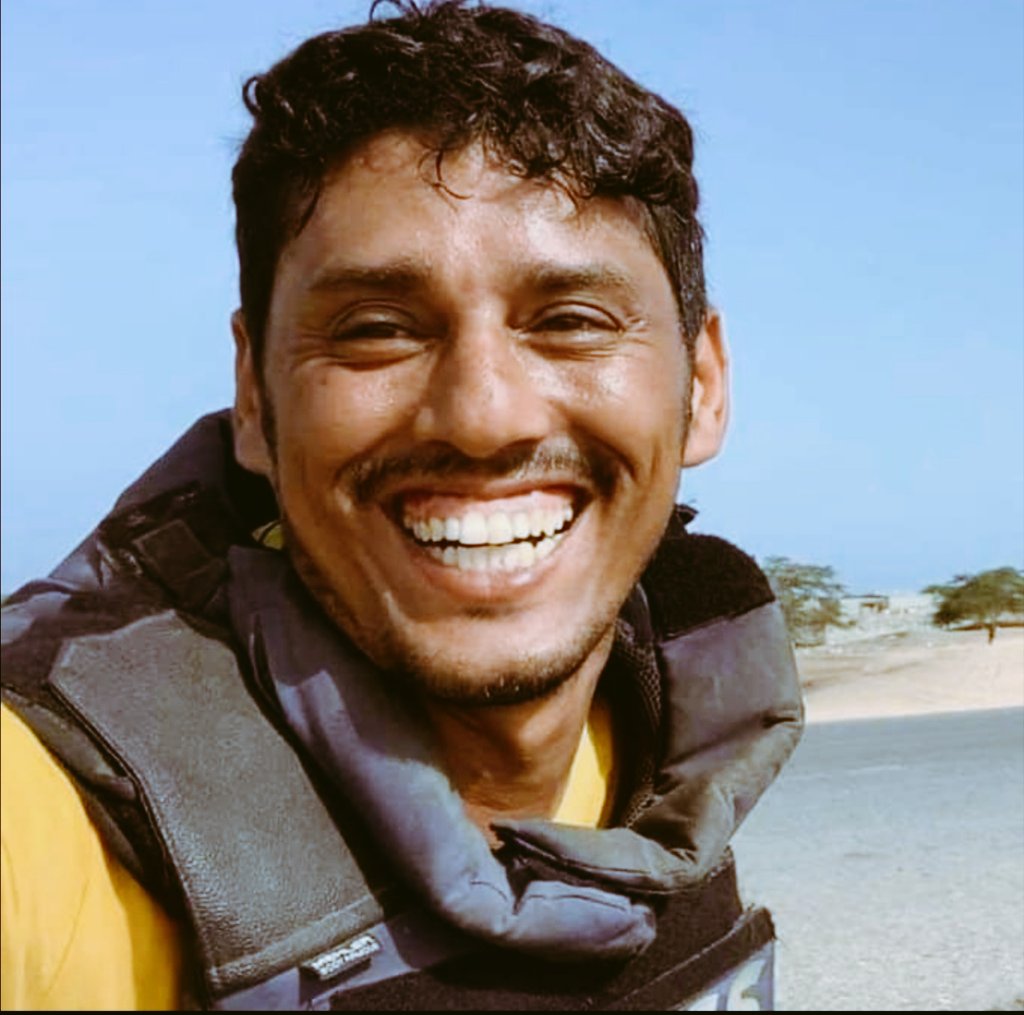 أتظن انك عندما احرقتني
ورقصت كالشيطان فوق رفاتي
وتركتني للذاريات تذرّني
كحلاً لعين الشمس في الفلوات
أتظن انك قد طمست هويتي
ومحوت تاريخي ومعتقداتي
عبثاً تحاول لا فناء لثائرٍ
انا كالقيامة ذات يومٍ آتِ

 لن ننساكم اوجعونا فيكم كثير منير ونبيل وكل شهداء الجنوب رحمة الله تغشاكم 💔