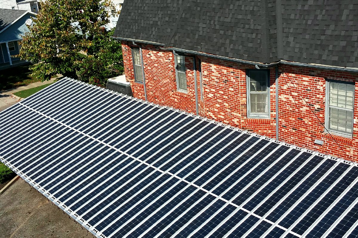 Our panels lay perfectly on a carport in Joplin, Missouri, giving it a clean and premium look while powering an entire building! 💯⁠
⁠
⚡24KW Build:⁠
▪ (144) 165W Flexible Solar Panels⁠
⁠
#MerlinSolar #RedefinePossible #SolarPanel #SolarPower #SolarEnergy #RenewableEnergy