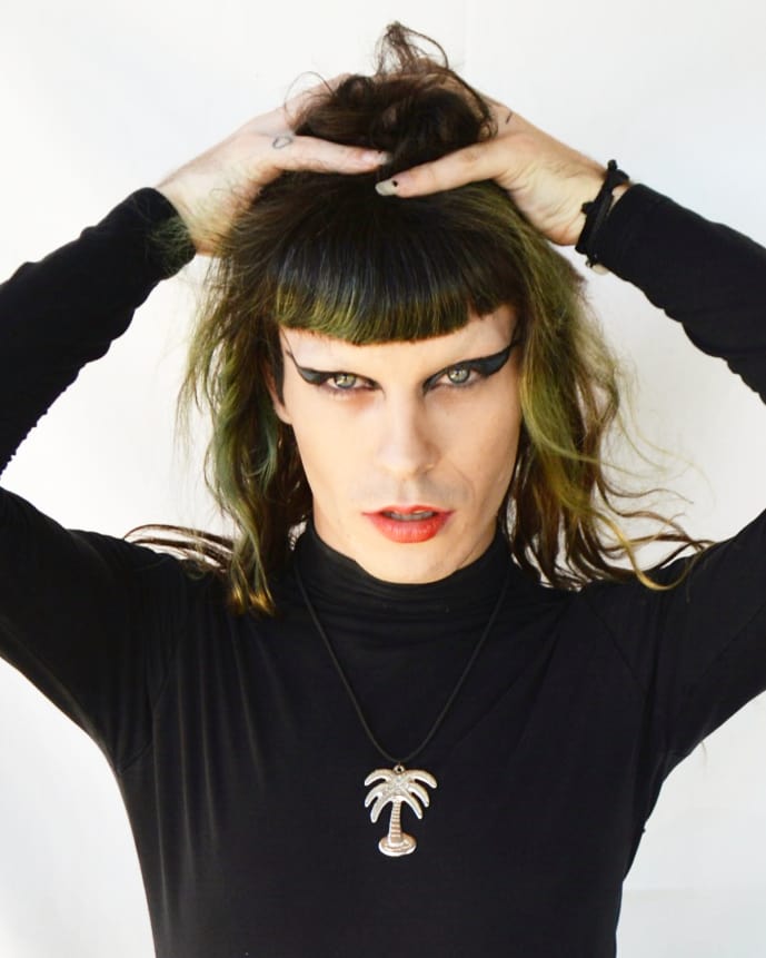 kellmutare's tweet image. agora me fala: do que adianta ser bonita e fazer umas fotos lindas, se ninguém compartilha? 

#LGBTQnaoTemPaz