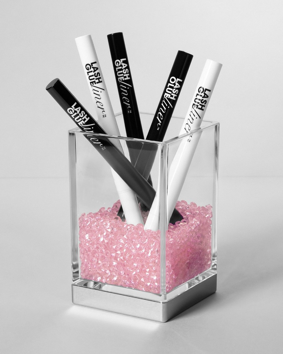 Bring your lashes to perfection with KISS GLUELiner๐ค๐ค Featuring a felt-tip that glides on like an eyeliner & performs like lash glue!
โจPRO TIP: Store your GLUELiner cap-side down to prevent any drying out.
#KISSGlUELiner #lashglue #eyelinerglue #lashgoals https://t.co/1t7D9hA8QP