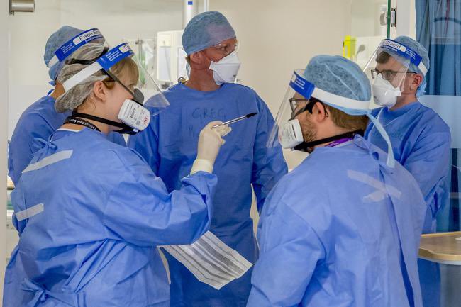didimurray's tweet image. When the press photographer catches you having a little miss bossy moment in the middle of a ward round!! 🤦🏼‍♀️😳😂