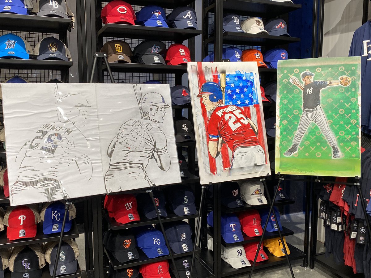 Topps's tweet photo. Thank you to @mlbstorenyc for hosting us during #ToppsWeek! Also, a big thank you to everyone who stopped by to say hi, plus another big thank you to #Project2020 artists @gregorysiff and @blakejamieson for hanging with us and signing autos! ⚡️✍️🗽🎨🚖📸🍎 https://t.co/DLELffjcO3