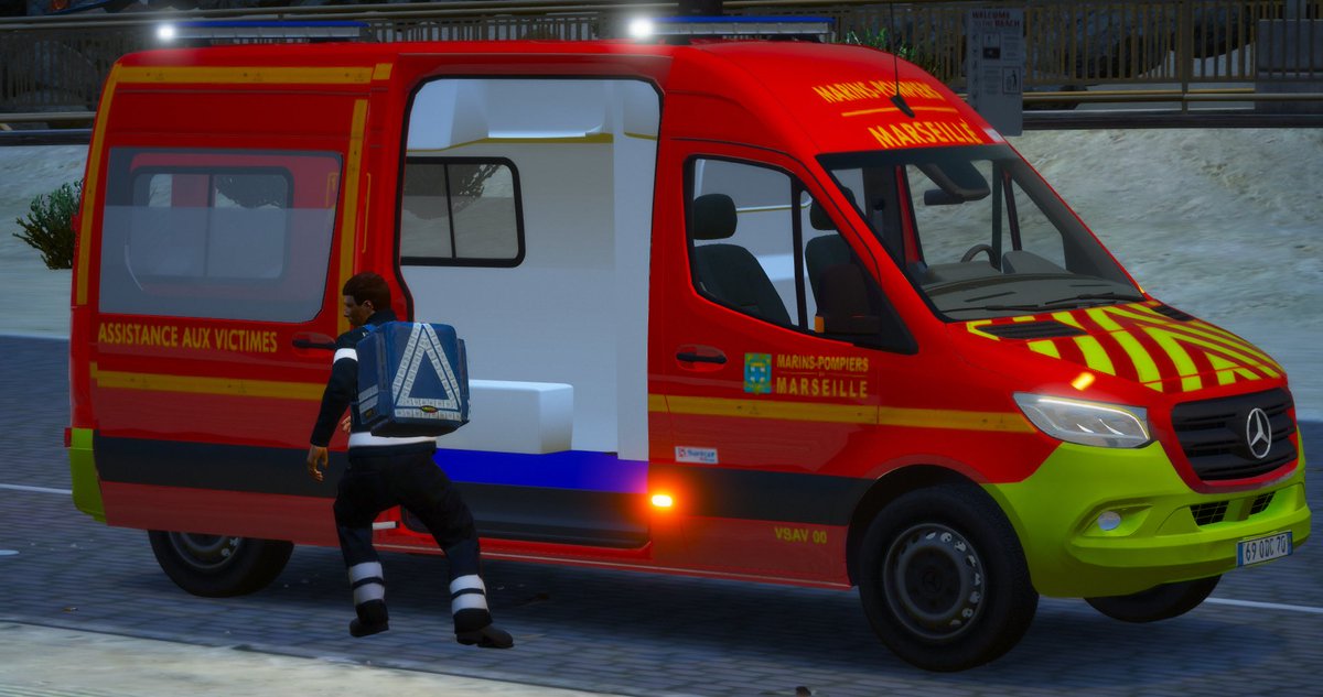 PompiersSDCPJ's tweet photo. 🎁😍 Ça y est ! Nos nouveaux Sacs Prompt secours viennent d'arriver dans nos casernes !
Remerciement tout particulier au responsable du groupement soutient et logistique @JOHN__BOND 💪
#Simulation #Opérationnelle #StudiosDCPJ #GtaV #FiveM #Dimatex https://t.co/RnZs8yigFX