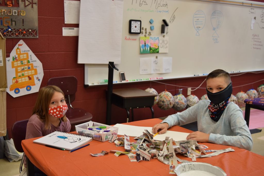 SplendoraISD's tweet photo. @PWE_Splendora 6th graders are learning about Papier-mâché. They are using balloons to create a head template so they can design a Halloween mask. Students will add features to create their unique designs and paint them. Stay tuned to see more! #WeAreSplendora https://t.co/QrHoQd3b3C