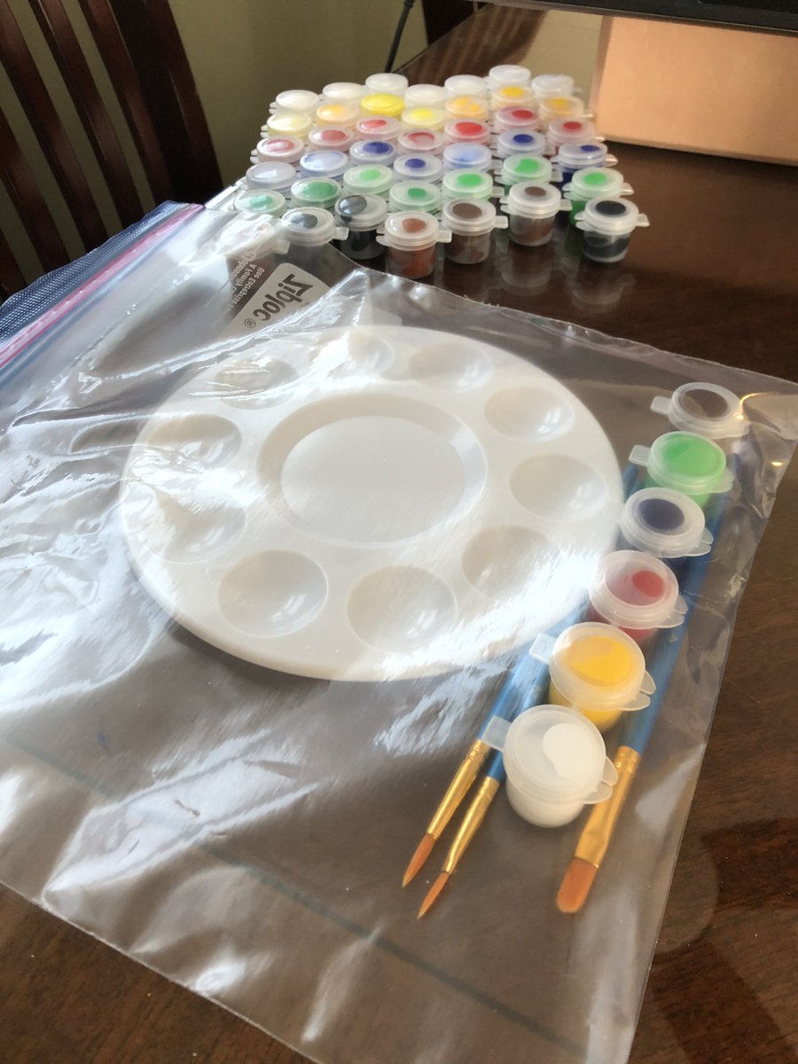 DrWiesterSXU's tweet image. Painting kits for @SaintXavier #HonorsProgram Pumpkin Decoration contest 🎃.  20 kits to be picked up with pumpkins for a fun socially distanced activity.  #WeAreSXU