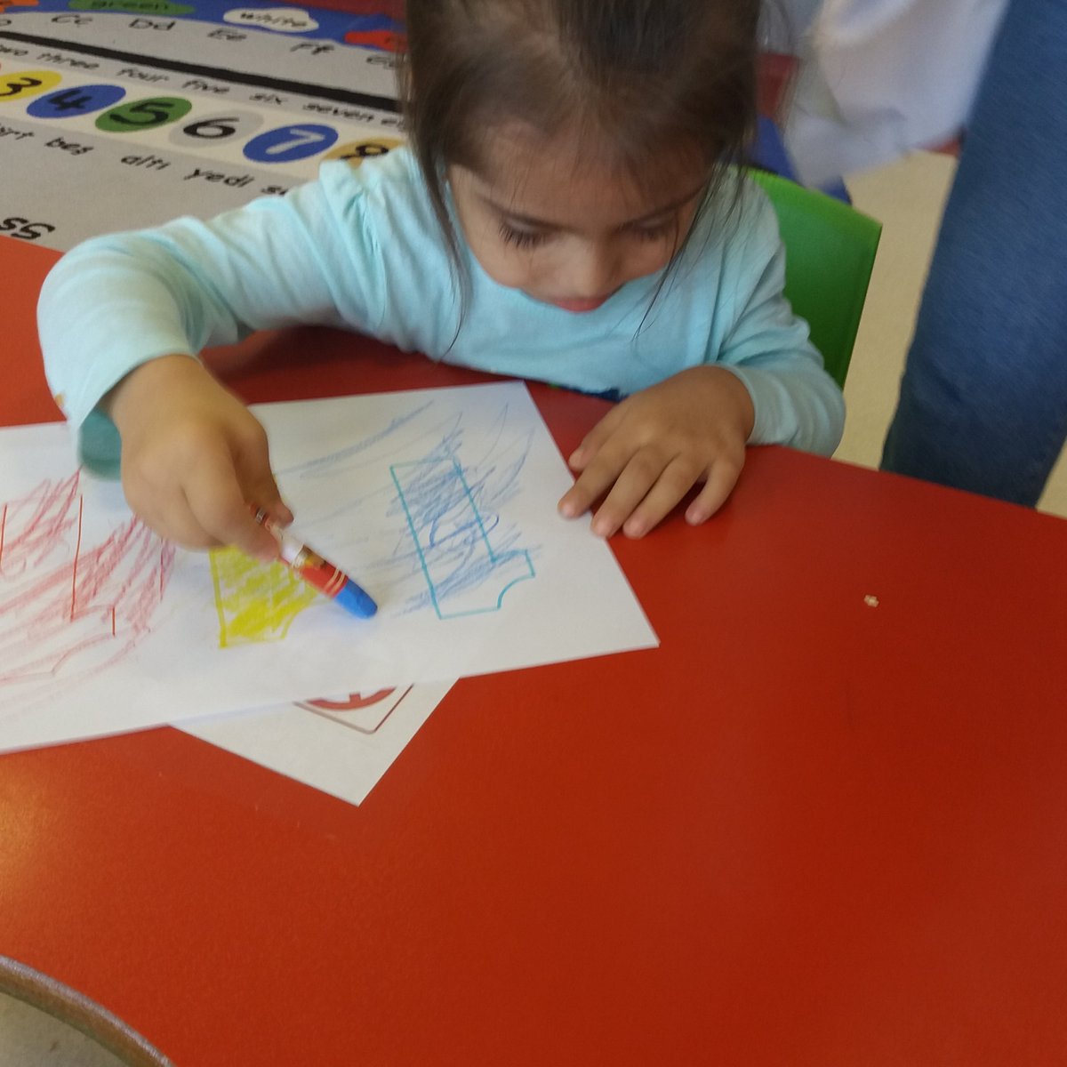 Gulcin_Kcsrc's tweet photo. Gölcük Yaşama Sevinci Özel Eğitim Uygulama Okulu Ana Sınıfı etkinlikleri kapsamında bugün yavrularımıza 1 rakamını tanıttık😍Ana renkleri tekrarlamak amacıyla içlerini boyadık ☺♥️ @yasamasevincio1 @kocder41 @mem_ilce @tcmeb @KentMeclis https://t.co/5RHmQkeRPz