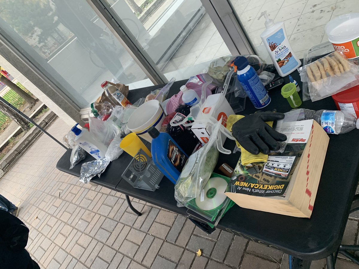 thecornersjt's tweet photo. 3 bins interactive game at #thecorner240. The game aims to sensitize & educate residents on proper garbage disposal. Thanks to our volunteers & staff for organizing such innovative way of learning
#stjamestown #WasteReductionWeek #shareandreuse @kristynwongtam @cityoftoronto https://t.co/28VihmEcmu