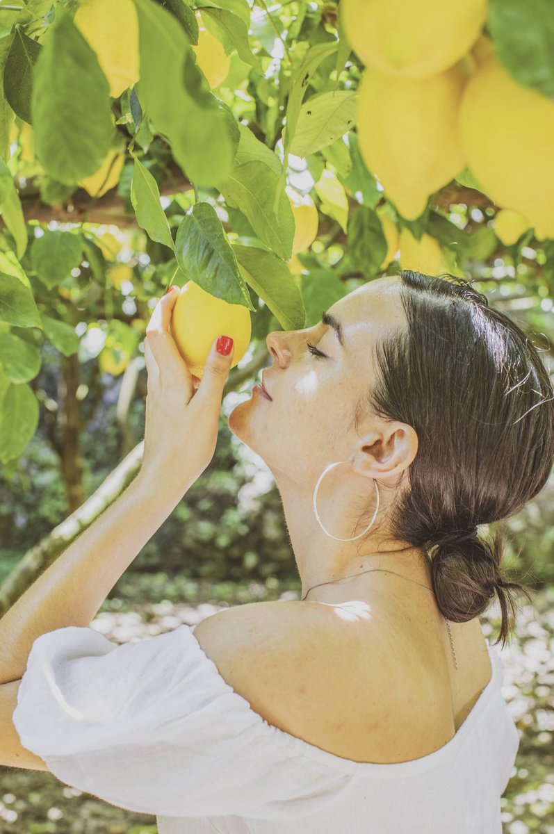 contiki's tweet photo. Today’s vibe: lemons &amp; the #Amalfi coast 🍋 We all know there’s no better way to immerse yourself in the Italian food scene than to experience it with the locals 🇮🇹 Take an Italian Escape w/ us &amp; you can visit this sustainable Lemon Grove: https://t.co/yPoB3wppDu #ContikiCares https://t.co/TGe8Xh3et0