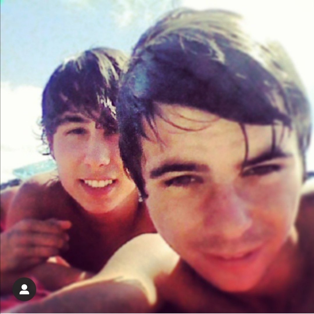 Sergin96_'s tweet photo. daría lo que fuera por abrazarte una vez más, gran amigo ✨🖤 https://t.co/JjGYqxbQ0h