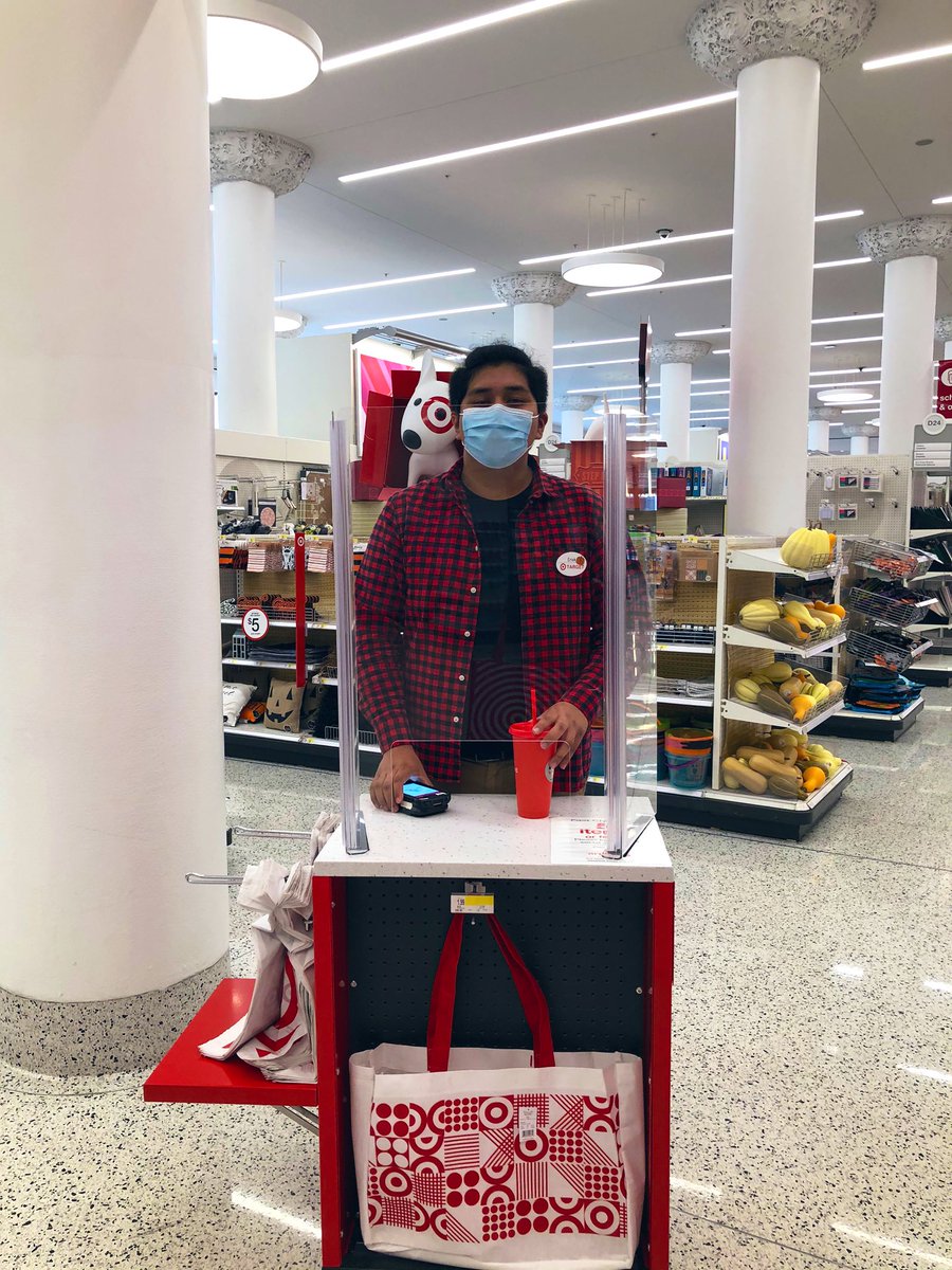 Cyn_4Target's tweet photo. GA Erick doing his thing by saving the sale AND creating a fast, easy and safe checkout experience here #T2799 https://t.co/Q02r2HTvB6