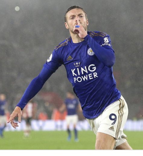 2- Vidi.... et non bien sûr Jamie Vardy l’alcoolique de Leicester, car outre ses qualités physiques (vitesse/puissance) ce joueur n’est pas reconnu à sa juste valeur, un placement offensif hors du commun, une finition en une touche incroyable il est vraiment trop fort