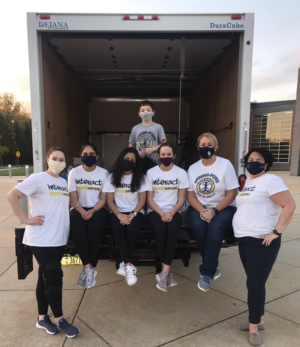 interactsf's tweet photo. Thanks to all who came out and contributed to the Interact Spirit Week Food Drive!! It was a huge success and we’re so excited to contribute to Project Outreach, which serves people right here in our SF community! https://t.co/zdGfO87Yhb