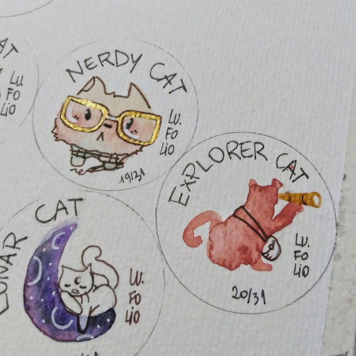 lu_folio's tweet photo. Sentiram minha falta? 
Nem é que eu não esteja fazendo os gatinhos, é a preguiça de postar mesmo kkkk
Esses são os gatinhos 20 e 21 (inclusive até numerei eles errado kkk) do desafio #kattober . O #nerdycat e o #explorercat !
Qual deles é o seu favorito?
#aquarela #inktober https://t.co/RDlyDxnnl5