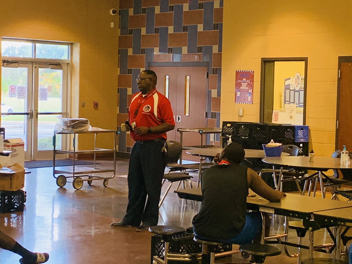 CoachBates7's tweet photo. Thanks to Our Leader @PrinVanPhillips For being our Man of God and delivering the Pre Game Devotional today! “Love your Teammate”
#RTAAF
#WingsUp https://t.co/ABXuuKpoUE