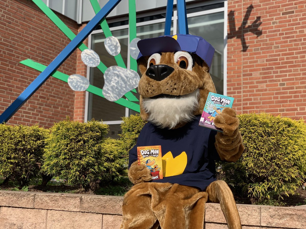 LibraryOES's tweet photo. Paws dressed up as his favorite storybook character. He’s ready for the last week of Read-A-Thon! Paws is reading his 100 minutes, are you? 📚 @Oakton_ES @OaktonESPTA https://t.co/GFOHg7hP0D
