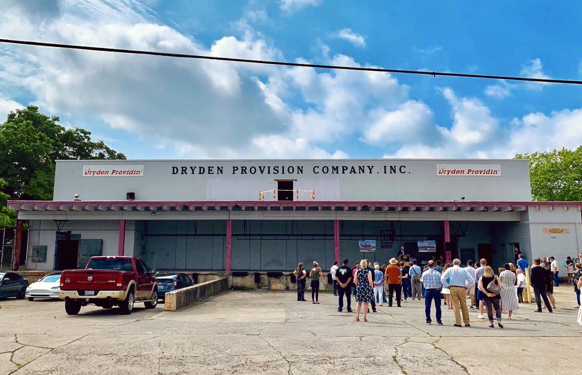 gotolouisville's tweet image. Welcome to Butchertown, @TEN20beer! 🍻

How it started:           How it’s going: