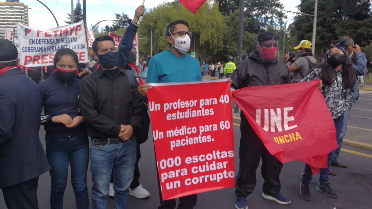 PriscSalazari's tweet photo. #MARCHA22OCT | Dirigentes de las organizaciones sociales y sindicales que convocaron a la marcha ya se encuentran en que l lugar de concentración (centro de #Quito). 

Rechazan las medidas económicas y los efectos de la #LeyApoyoHumanitario. https://t.co/mxpT61prHO