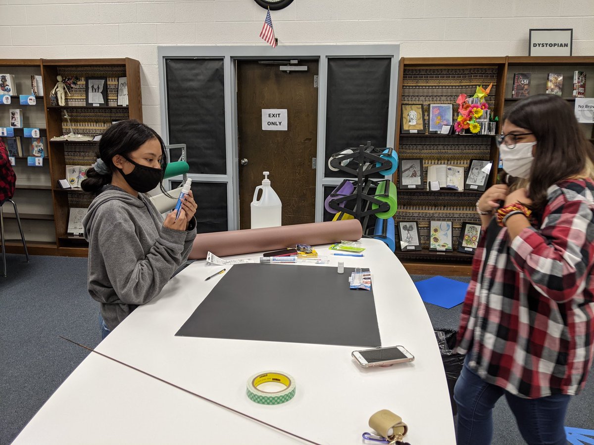LHSprojectLIT's tweet photo. @LHSintheNews Project LIT is cooking up something special for #LhsHoCo2020 🔥🔥! We're ready to serve up the Ravens! 🙌🏈#Roasted
#Fetch #250Life #LHSpr1de https://t.co/cSWdBu9TnC