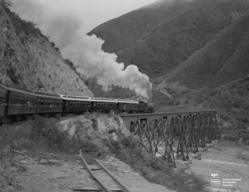 Viaducto en la Quebrada del Toro 🚂 Provincia de Salta, 1958.
📷  AR-AGN-AGAS01-DDF-rg- Caja 504 - Inventario 224868.
