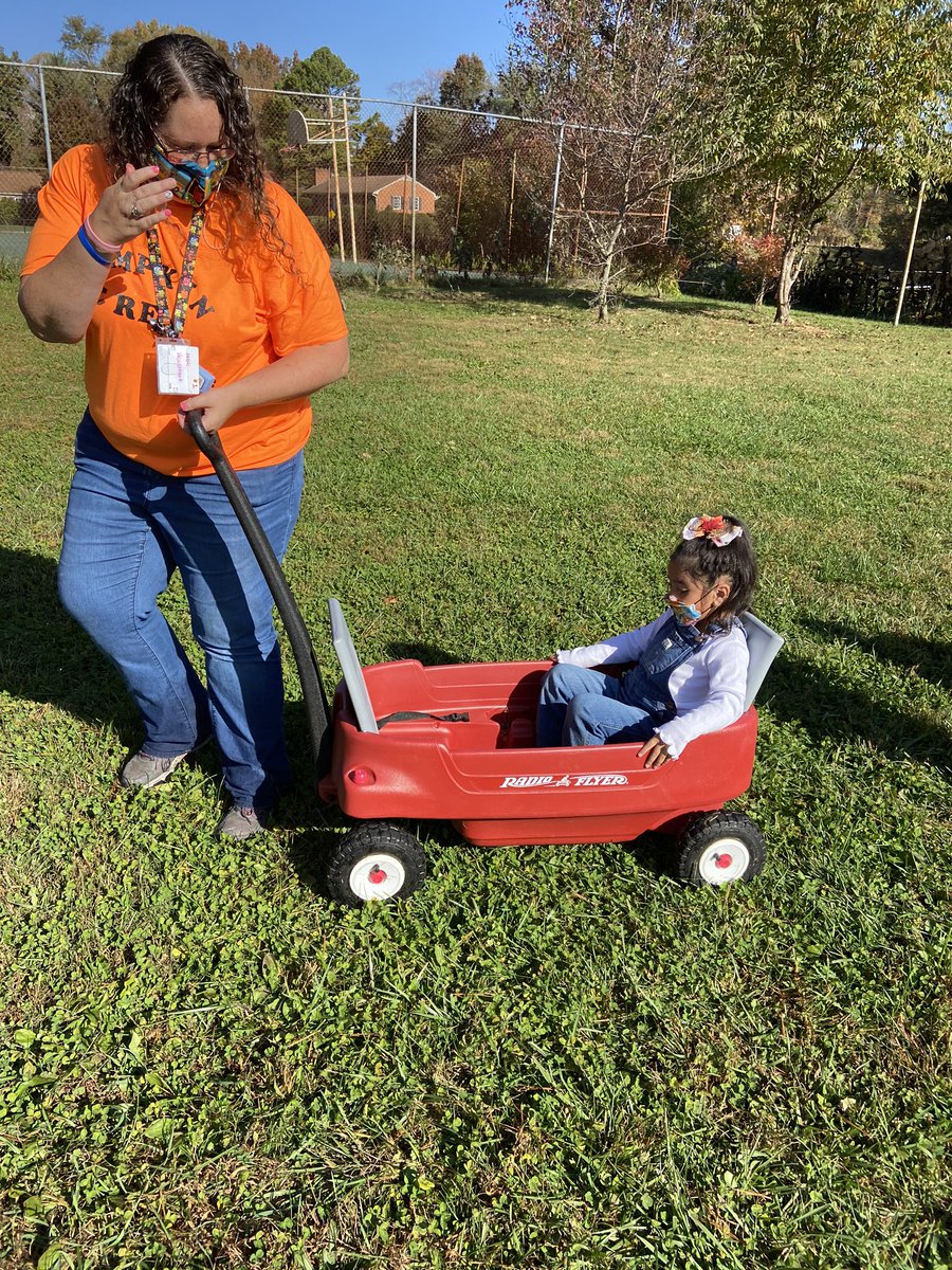 What do you do when there is a pandemic and you can’t go to the pumpkin patch? You bring the pumpkin patch to Margaret Beeks Preschool!
