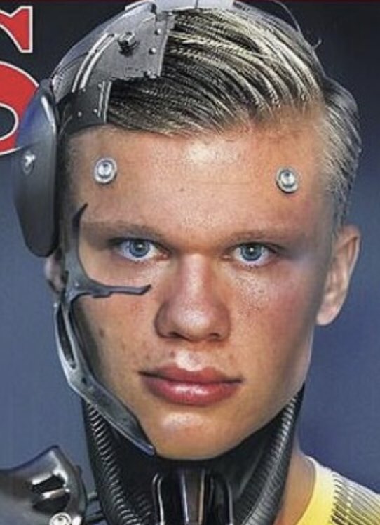 C’est à lui que revient le titre de « cyborg », il a été fabriqué dans un laboratoire norvégien, devant le but il n’y a pas de tir en finesse avec lui, tu vois quand tu mets 100 de vitesse de frappe sur Fifa et bah Erling Haaland le fait irl. C’est une machine à but