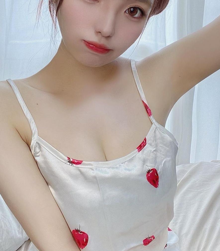 可愛い服着てオシャレしてるんるんデートなんてしちゃって…っていう妄想 🥺ぴぇん #カフェ巡り#ファインダー越しの私の世界#コーヒー 🦁