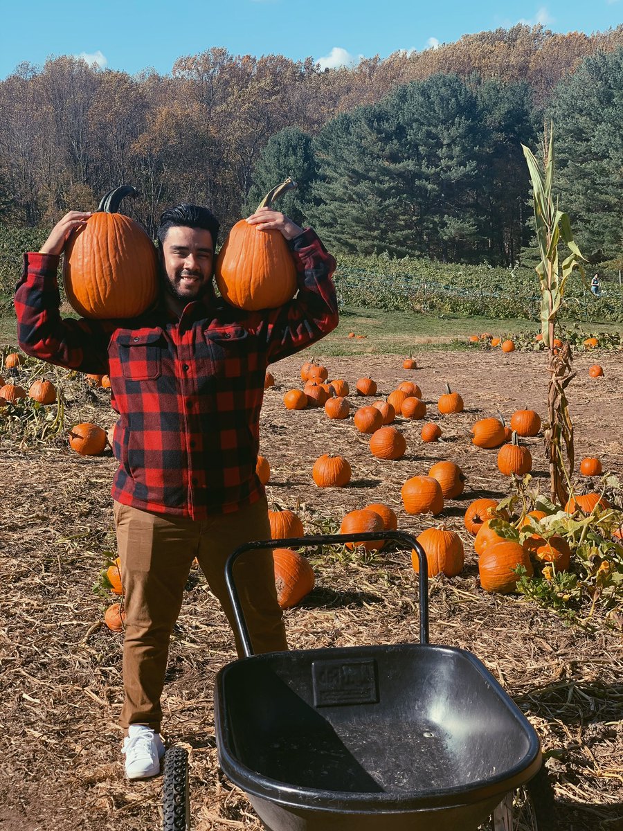OhPriscillaaaa_'s tweet photo. a trip to the pumpkin patch with my favorite pumpkin of all #falltingz 🥰🍂🤎 https://t.co/ohWnkRX1Qf