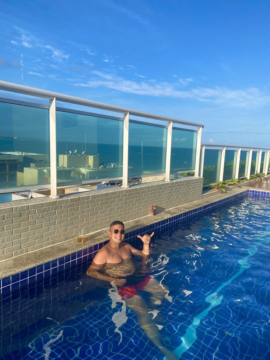 Rufforeis's tweet photo. A vida não é Twitter, não venha com poucos dígitos...🎶🏖🥃💸🤪 https://t.co/qNHwyfgYgV