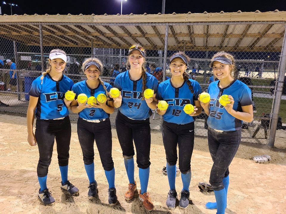 CIA17U's tweet image. Proud of this team &amp;amp; the high level they’ve played at this weekend, but tomorrow’s a new day! Need to #BeHumble &amp;amp; #StayHungry
Need to continue to hit at an elite level, create chaos on the basepaths, &amp;amp; attack on defense, if we’re going to make a run on championship Sunday!
#beRAD